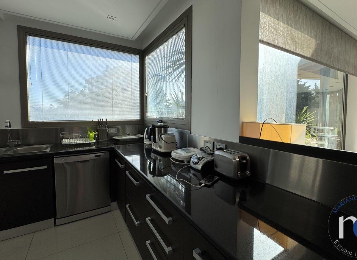 Foto de Casa en Venta 5 Dormitorios con Pileta en Pinamar Zona Norte Playa, imagen 2