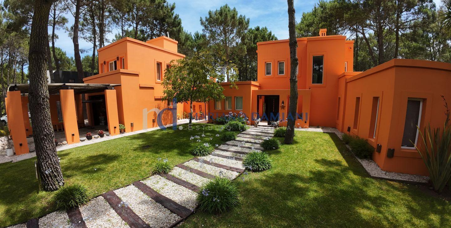 Casa 4 Dormitorios con Pileta en Venta en Pinamar Barrio La Herradura