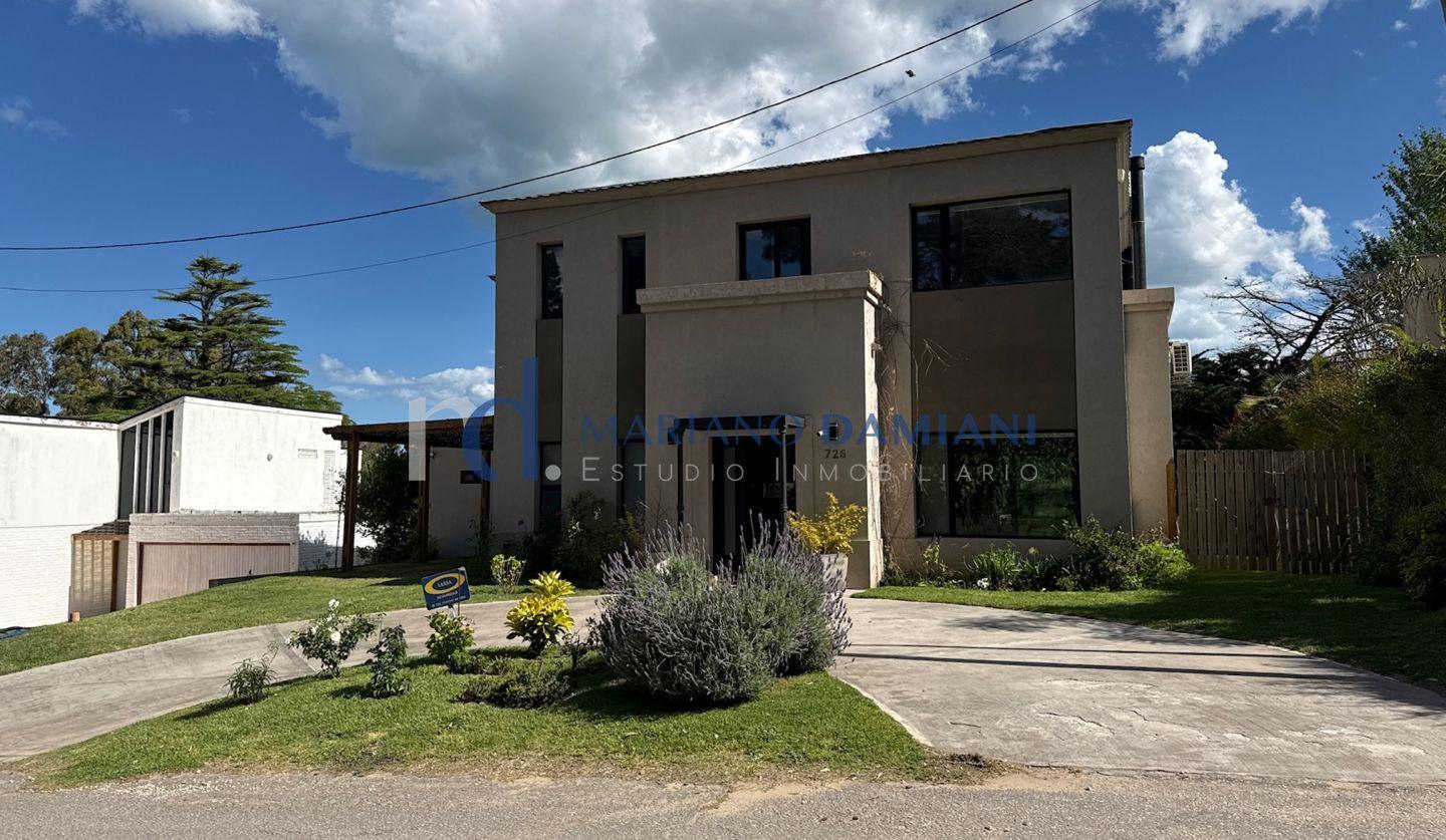 Casa 3 Dormitorios con Pileta en Venta en Pinamar Zona Centro