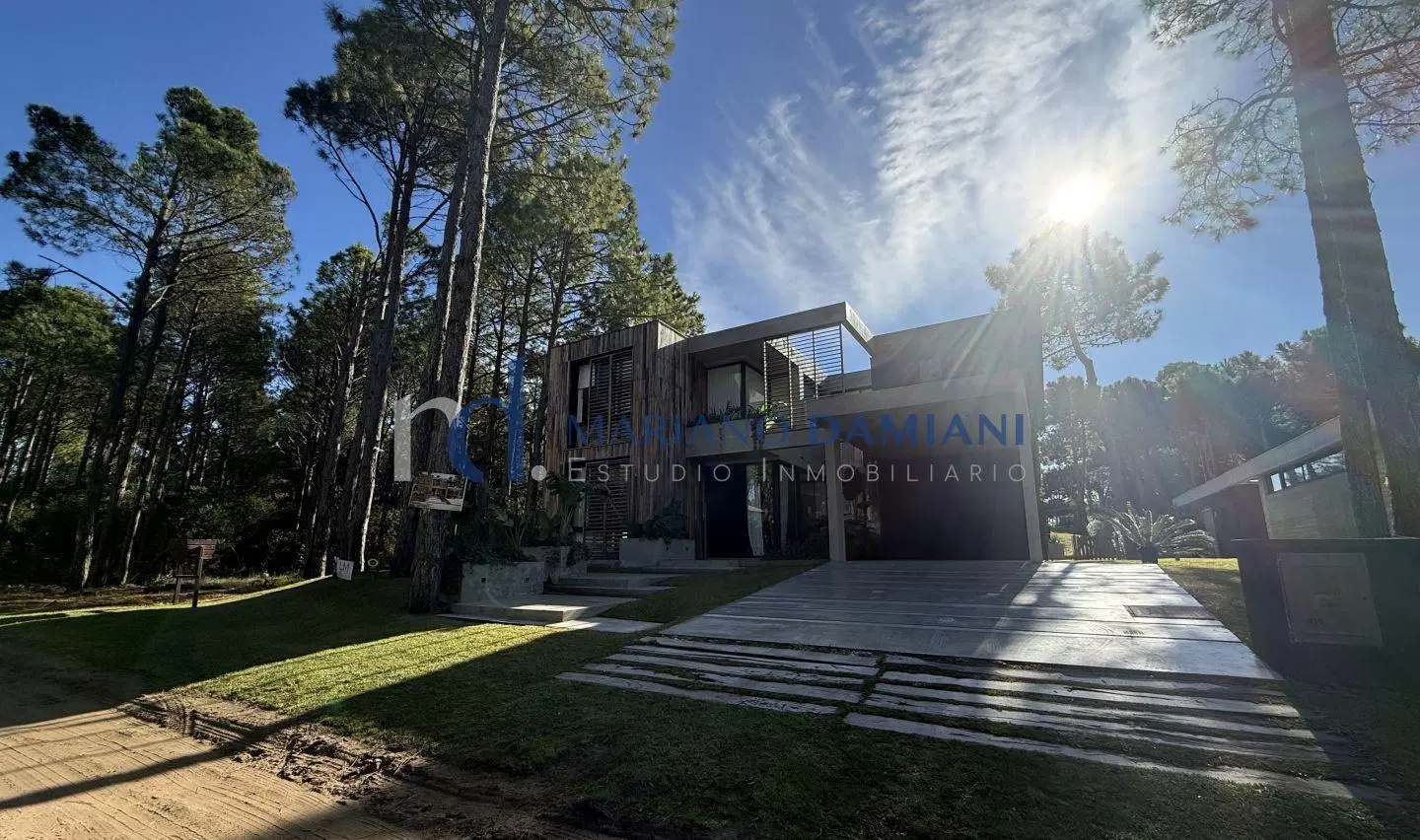 Casa 5 Dormitorios con PIleta en Venta en Pinamar Zona Norte 3