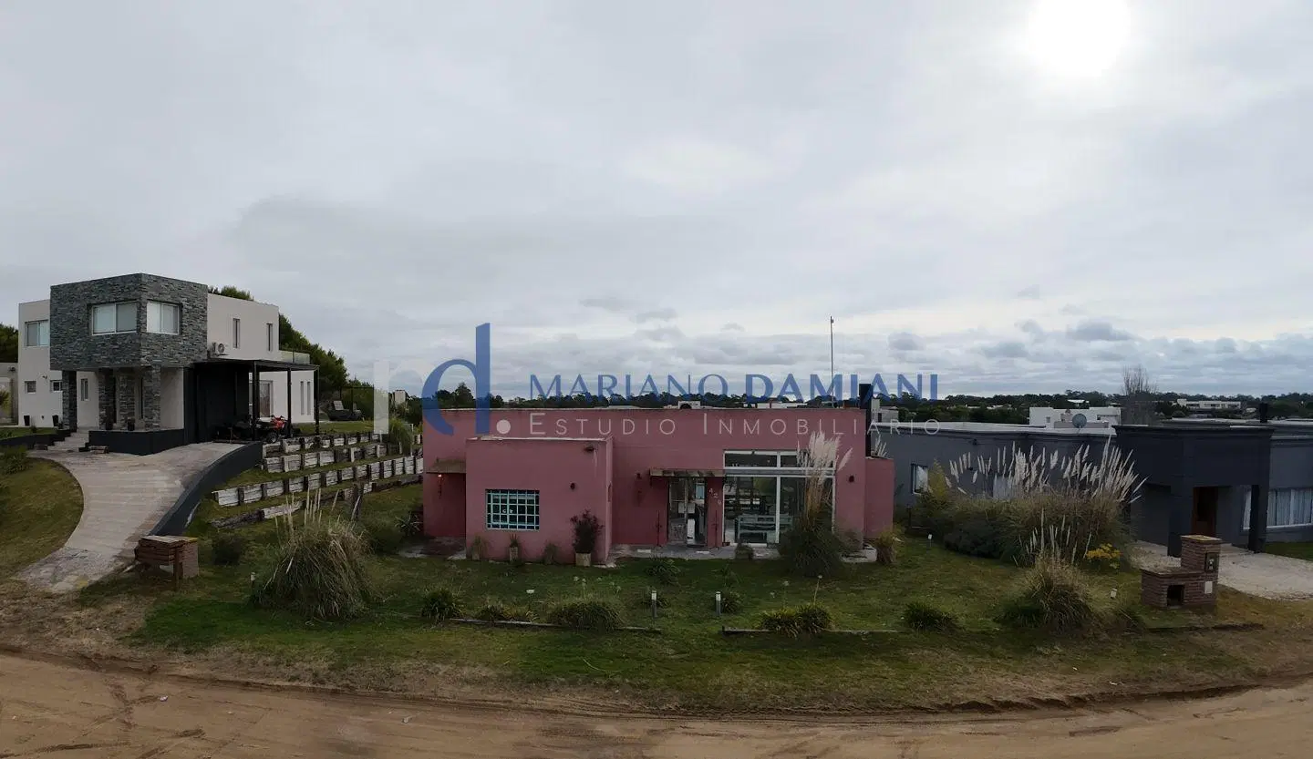 Casa 4 Dormitorios con Pileta en Venta en Costa Esmeralda Barrio Ecuestre 2