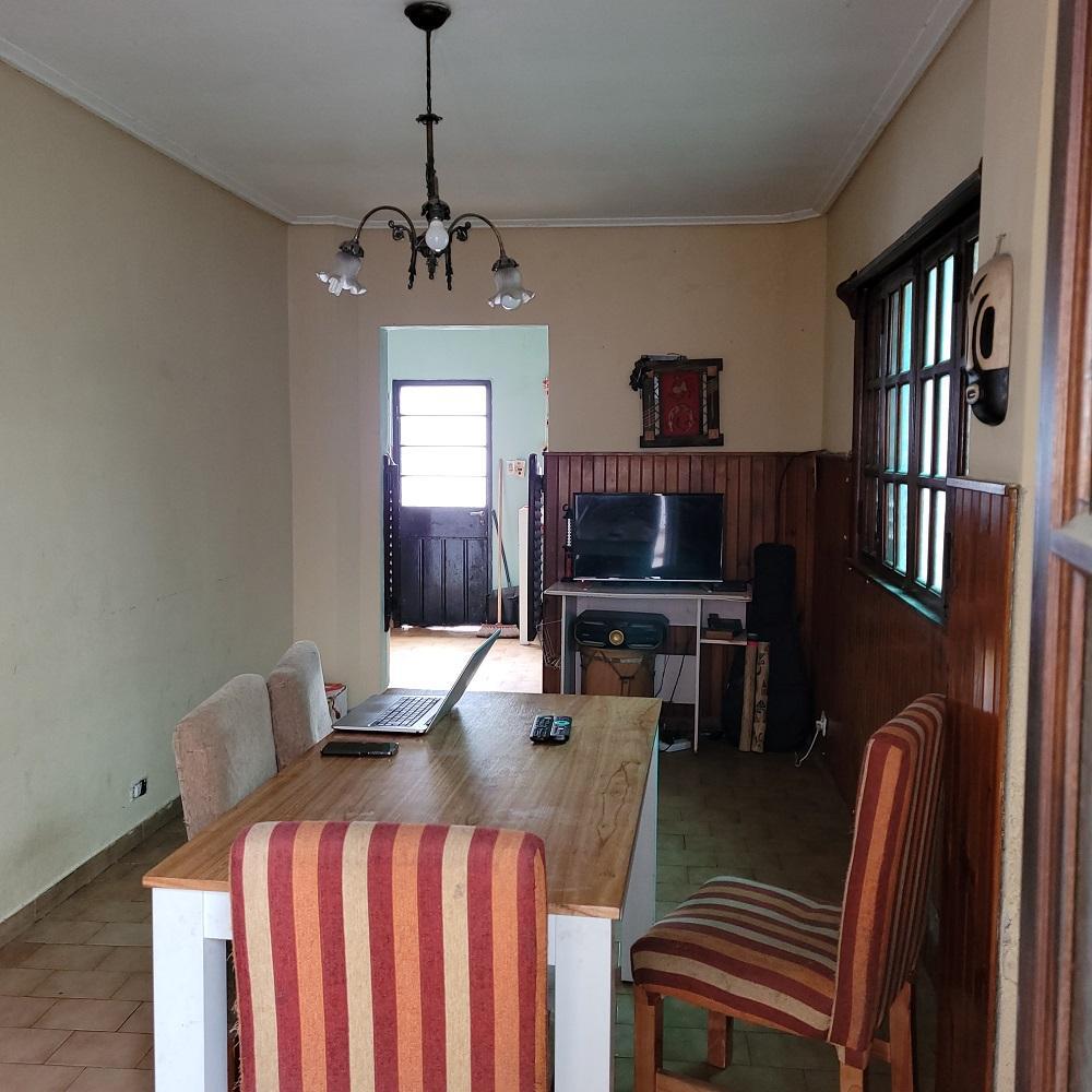 CASA DE 5 AMBIENTES EN BANFIELD