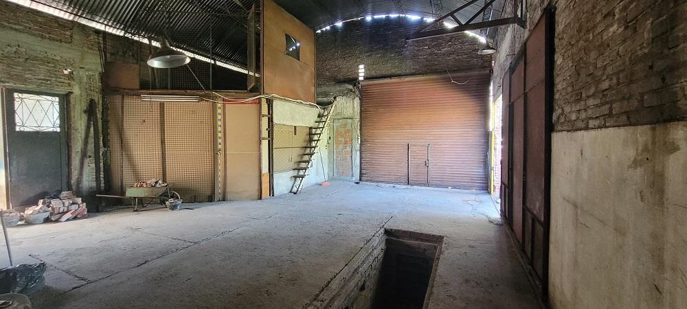 Excelente Esquina Comercial, Local, 2 Galpones y Monoambiente 2