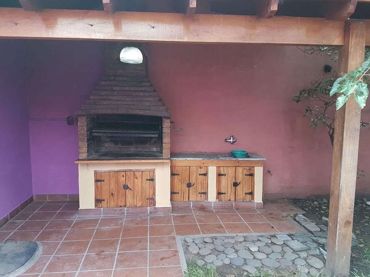 Alquiler casa de 3 ambientes con garaje, patio, quincho y terraza 8