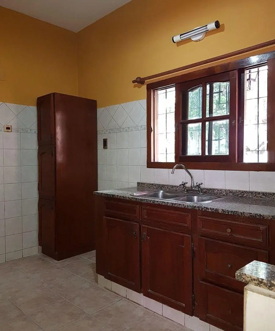 Alquiler casa de 3 ambientes con garaje, patio, quincho y terraza 4