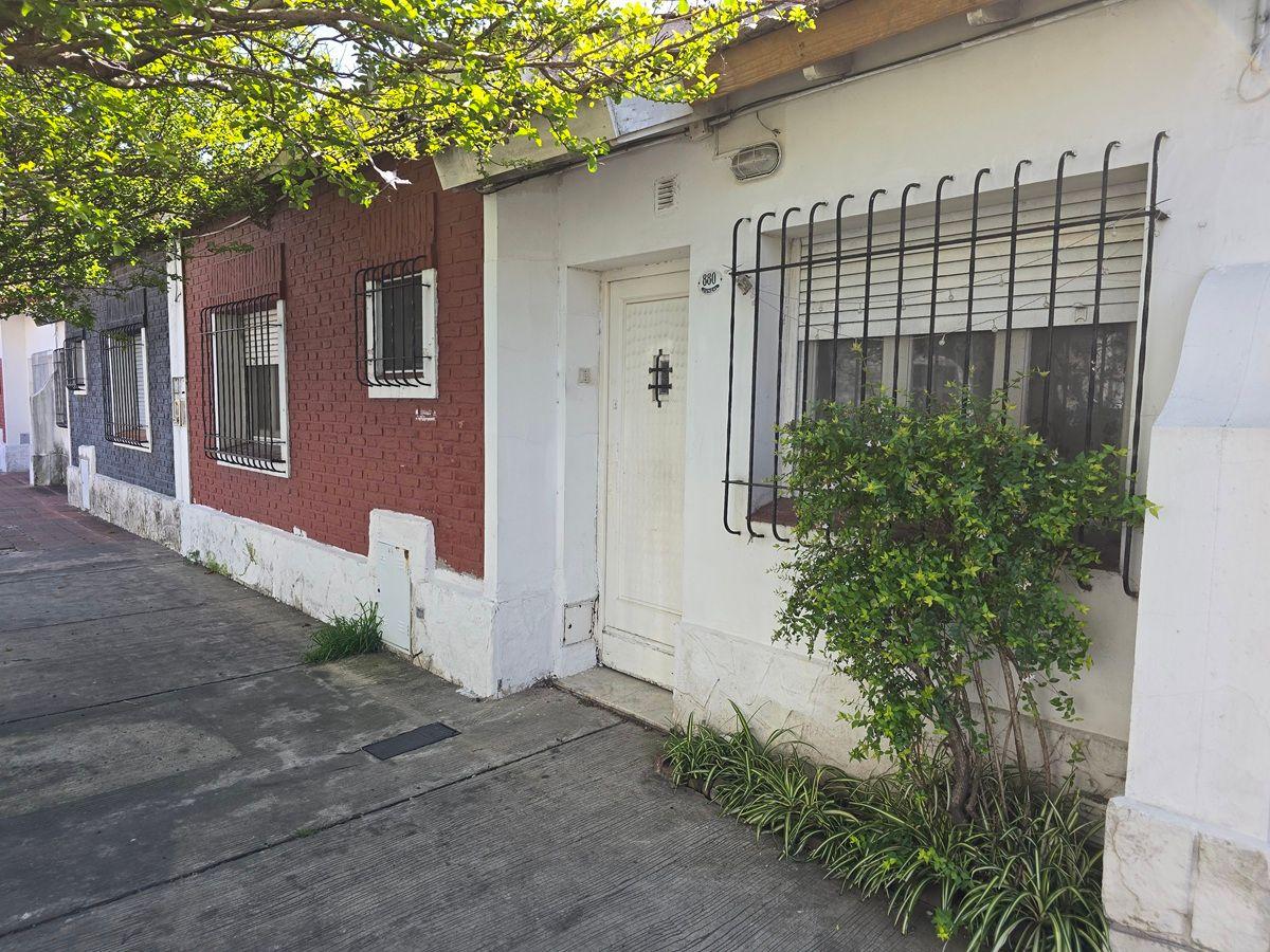 Foto de VENTA CHALET DE 3 AMBIENTES EN LANÚS ESTE, imagen 1