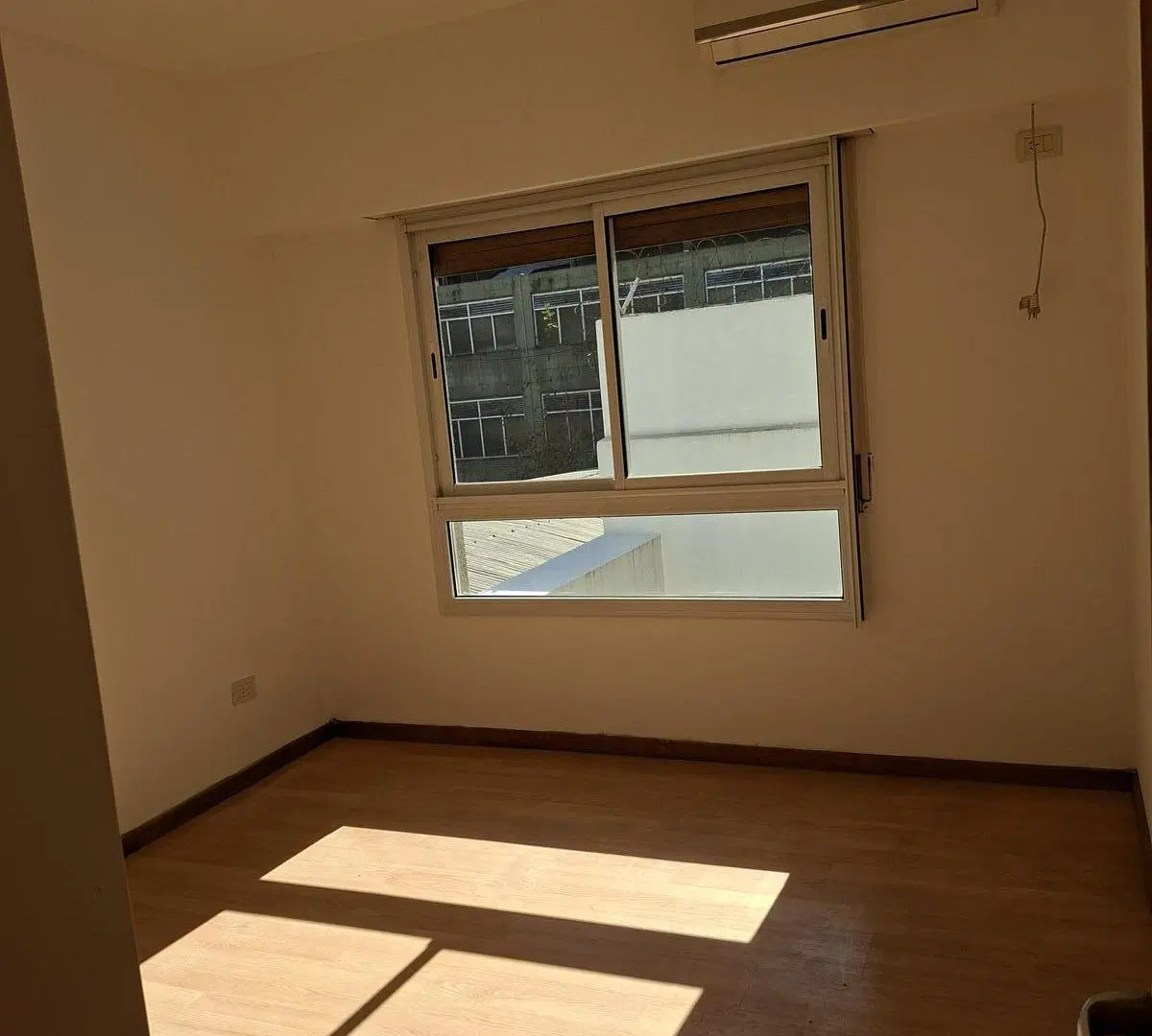 Departamento en Hipolito Irigoyen 4100 2 Cfte COCHERA Muy Lum 5