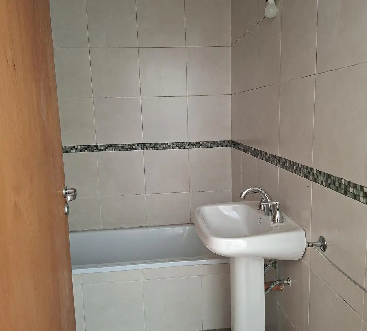 Departamento en Hipolito Irigoyen 4100 2 Cfte COCHERA Muy Lum 8