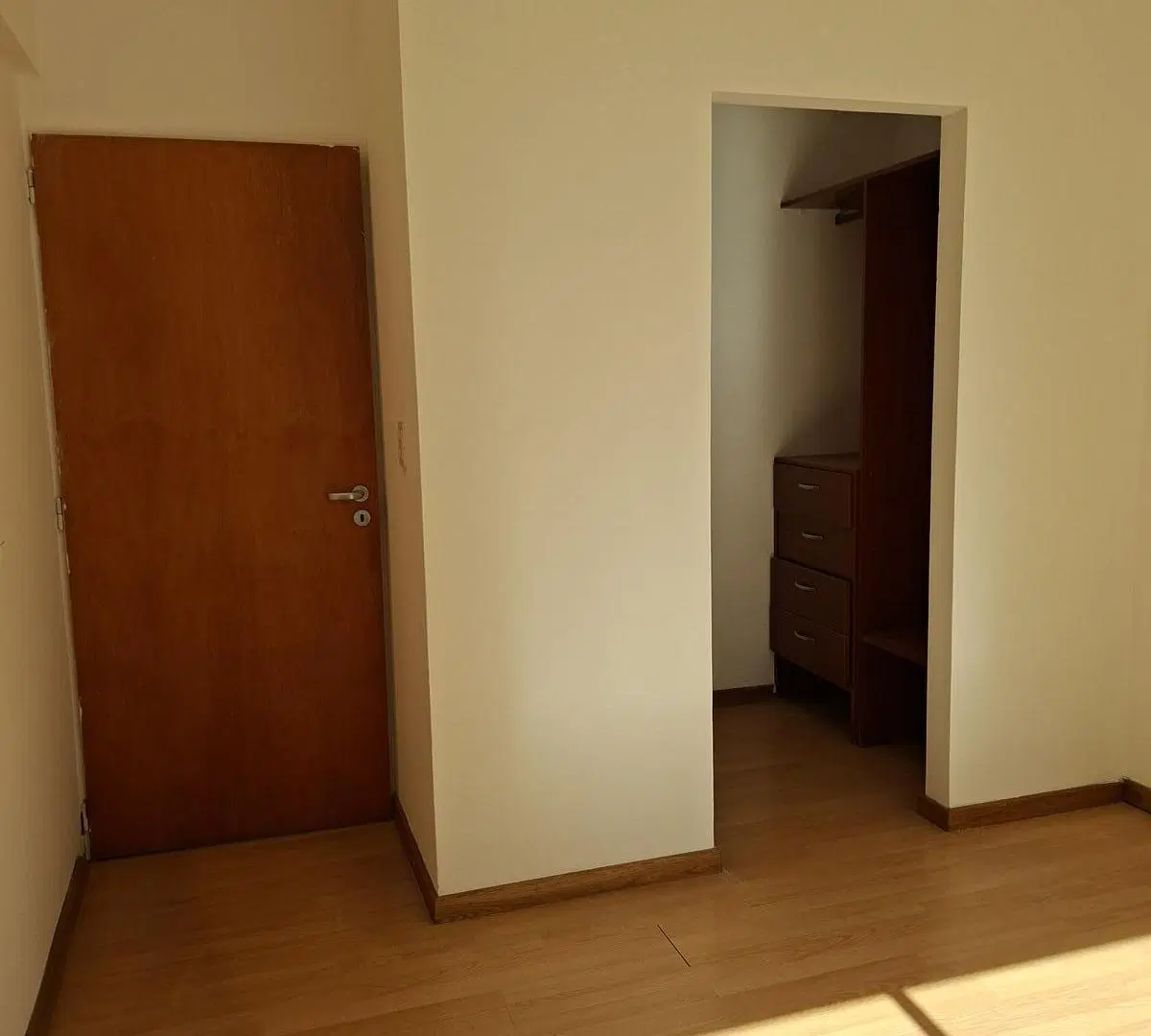 Departamento en Hipolito Irigoyen 4100 2 Cfte COCHERA Muy Lum 1