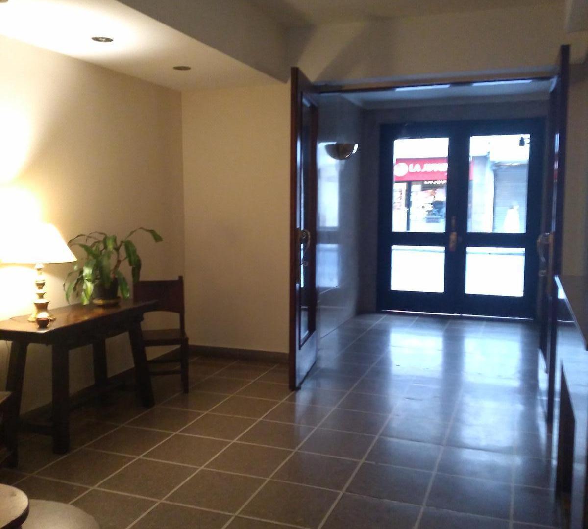 Foto de Departamento en Esmeralda y Juncal Divino con muebles!! Ant., imagen 1