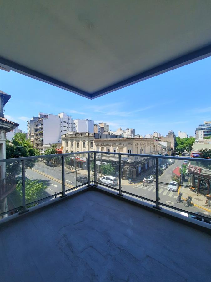 Venta Departamento 3 Ambientes con Balcón Aterrazado en Barracas 2