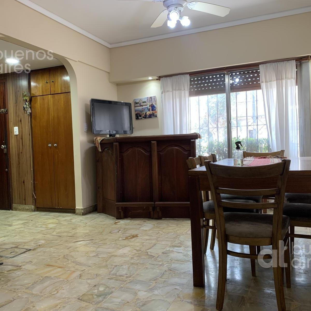 Liniers - PH 5 Ambientes Tipo Casa Al Frente con Terraza Propia - en Venta - Apto Credito 5