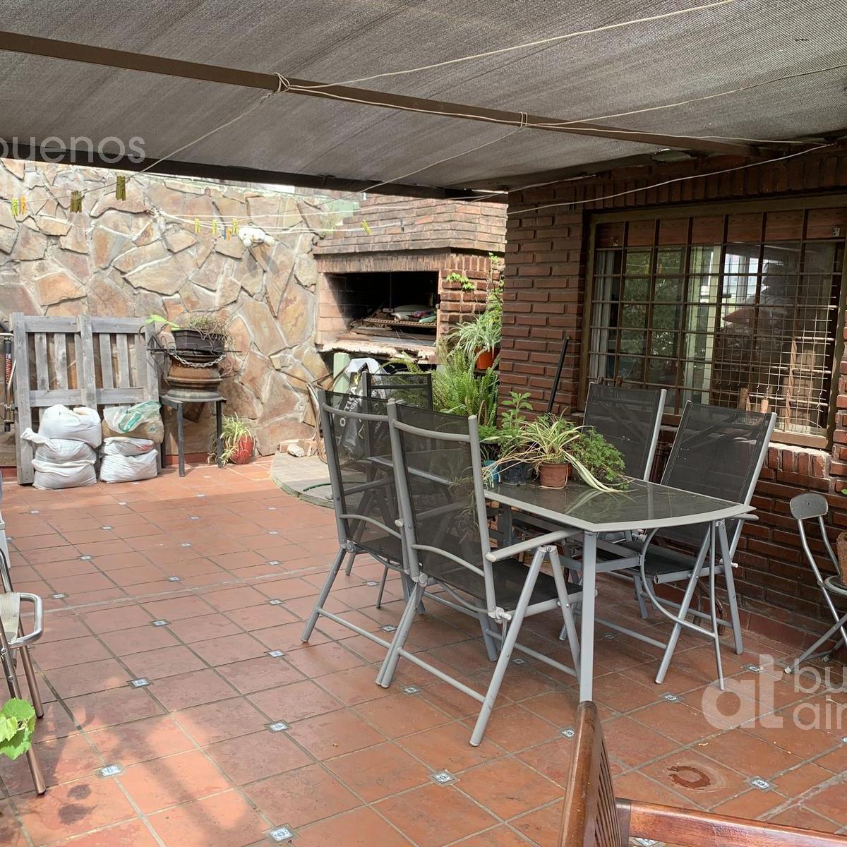 Liniers - PH 5 Ambientes Tipo Casa Al Frente con Terraza Propia - en Venta - Apto Credito 2