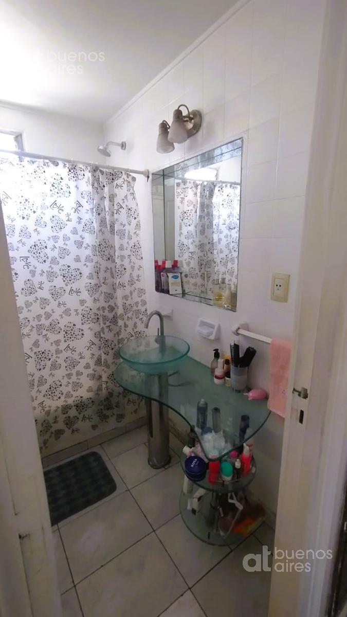 Venta. Departamento 5 Ambientes con Balcón en Caballito. 2