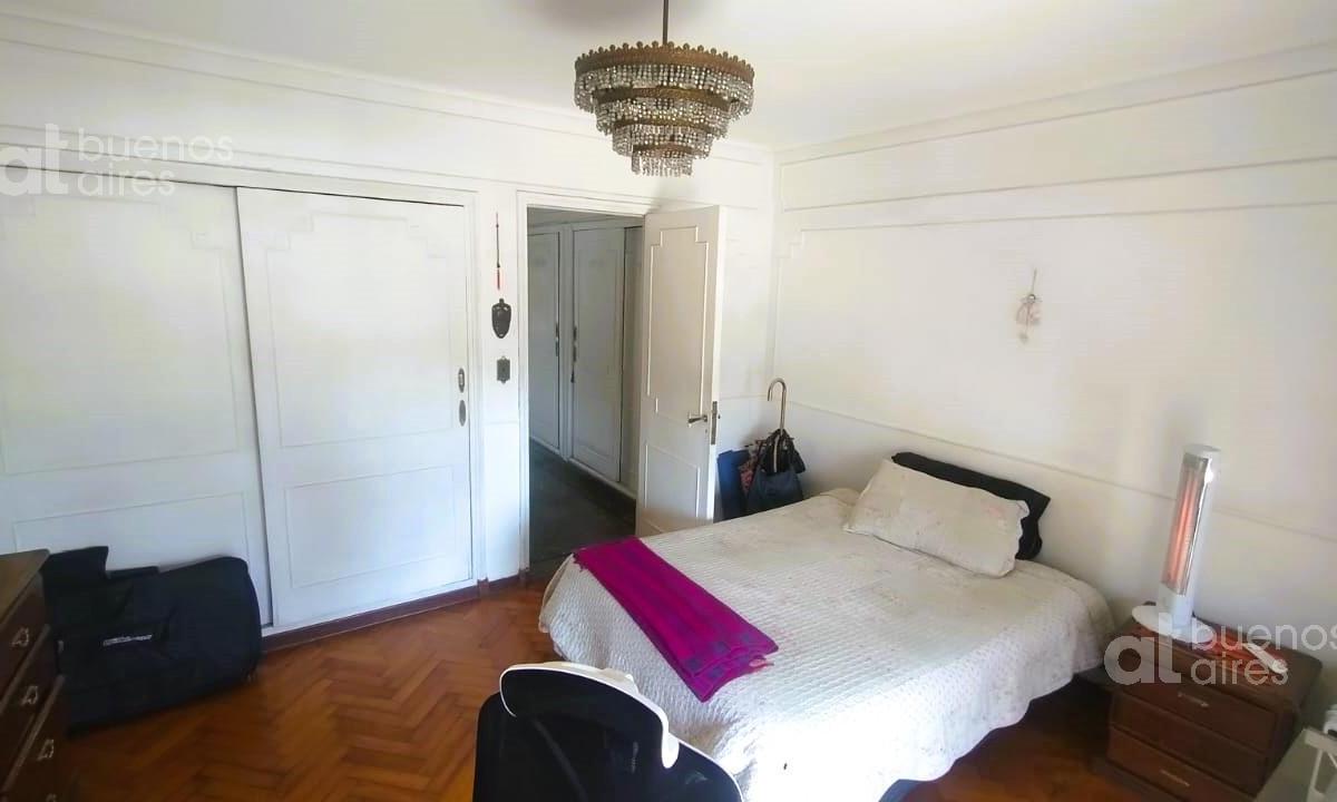 Venta. Departamento 5 Ambientes con Balcón en Caballito. 1