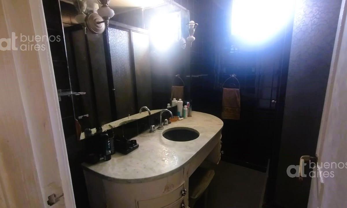 Venta. Departamento 5 Ambientes con Balcón en Caballito. 1