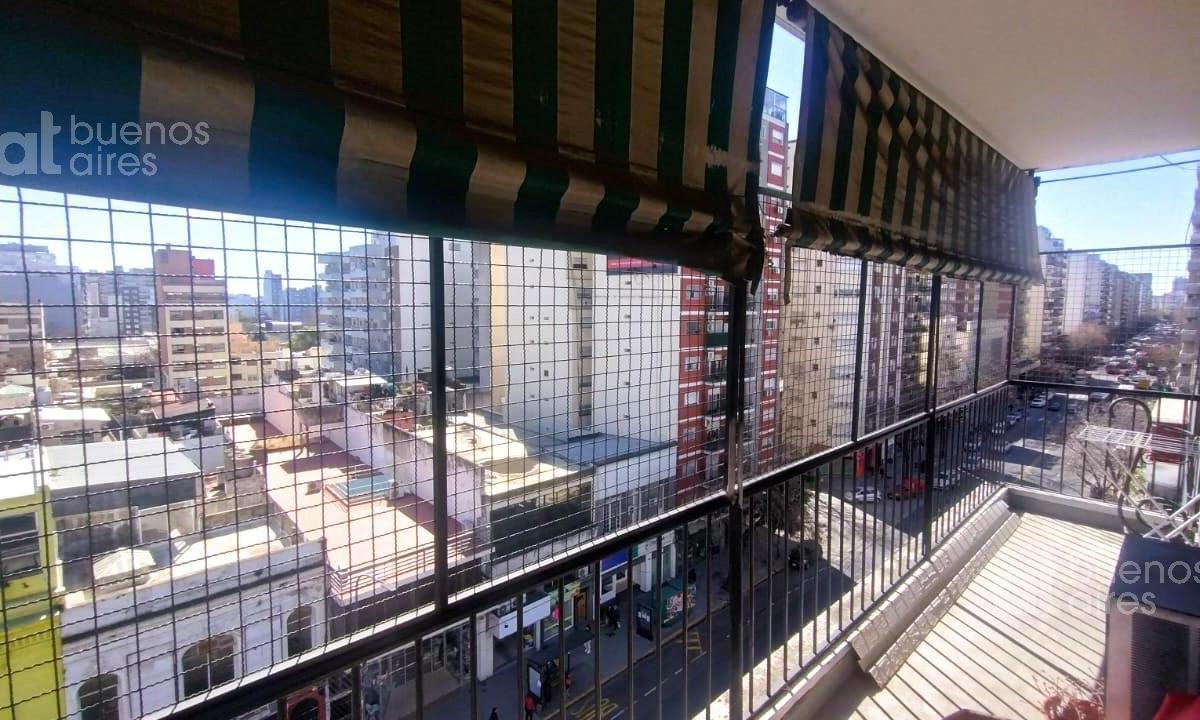 Venta. Departamento 5 Ambientes con Balcón en Caballito. 2