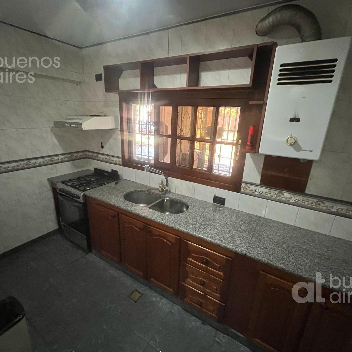 Venta Casa 5 Ambientes Lugano Barrio Almirante Brown 1