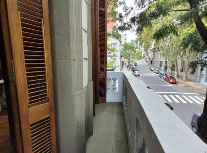 Excepcional dos ambientes  en  Alquiler Temporal en CASA BOLIVAR con BALCON. 4