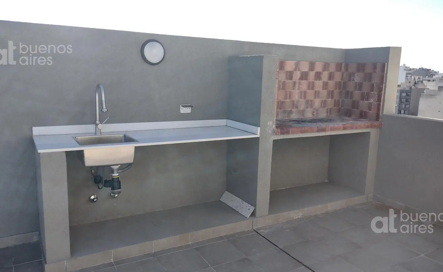 Departamento de un ambiente con balcón en el Barrio de San Cristóbal. 3