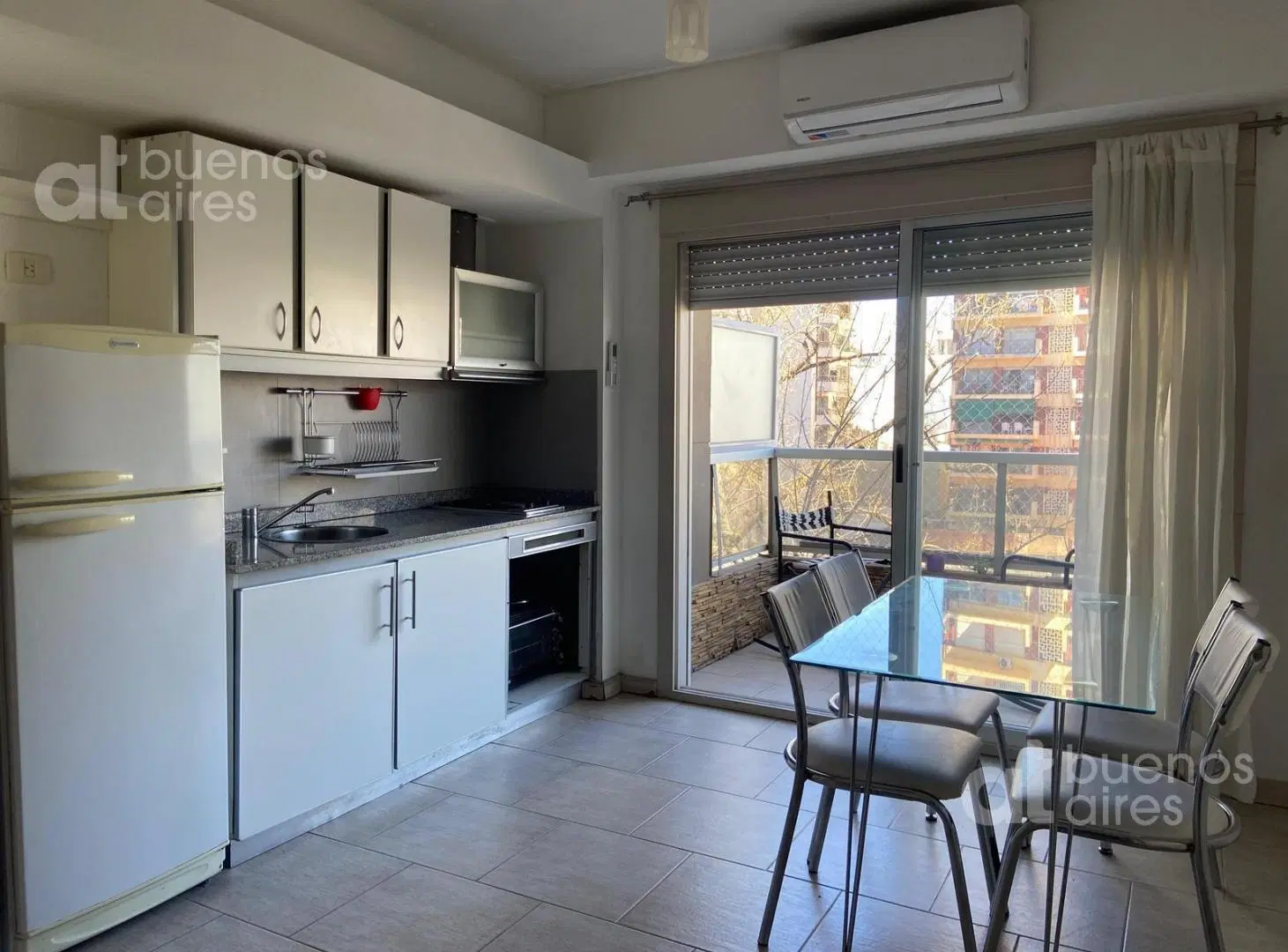 Monoambiente en alquiler temporal  con balcón y cochera en Villa Urquiza 4