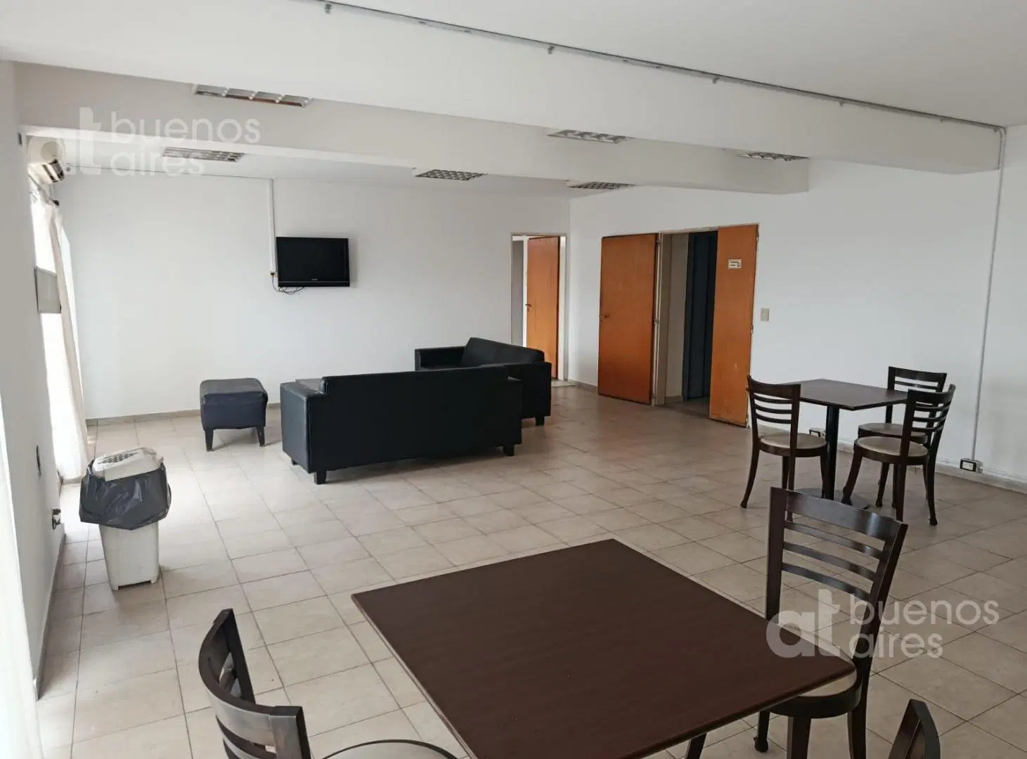 Departamento en alquiler con balcon y amenities en Monserrat 2