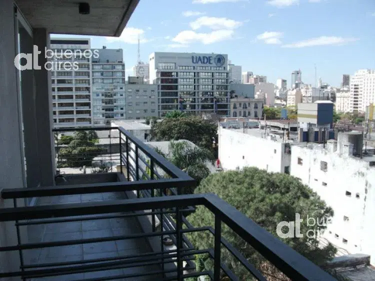 Monoambiente con balcón y amenities en alquiler temporario en Monserrat 3