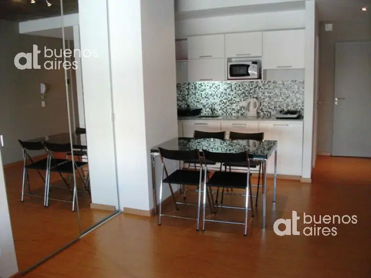 Monoambiente con balcón y amenities en alquiler temporario en Monserrat 2