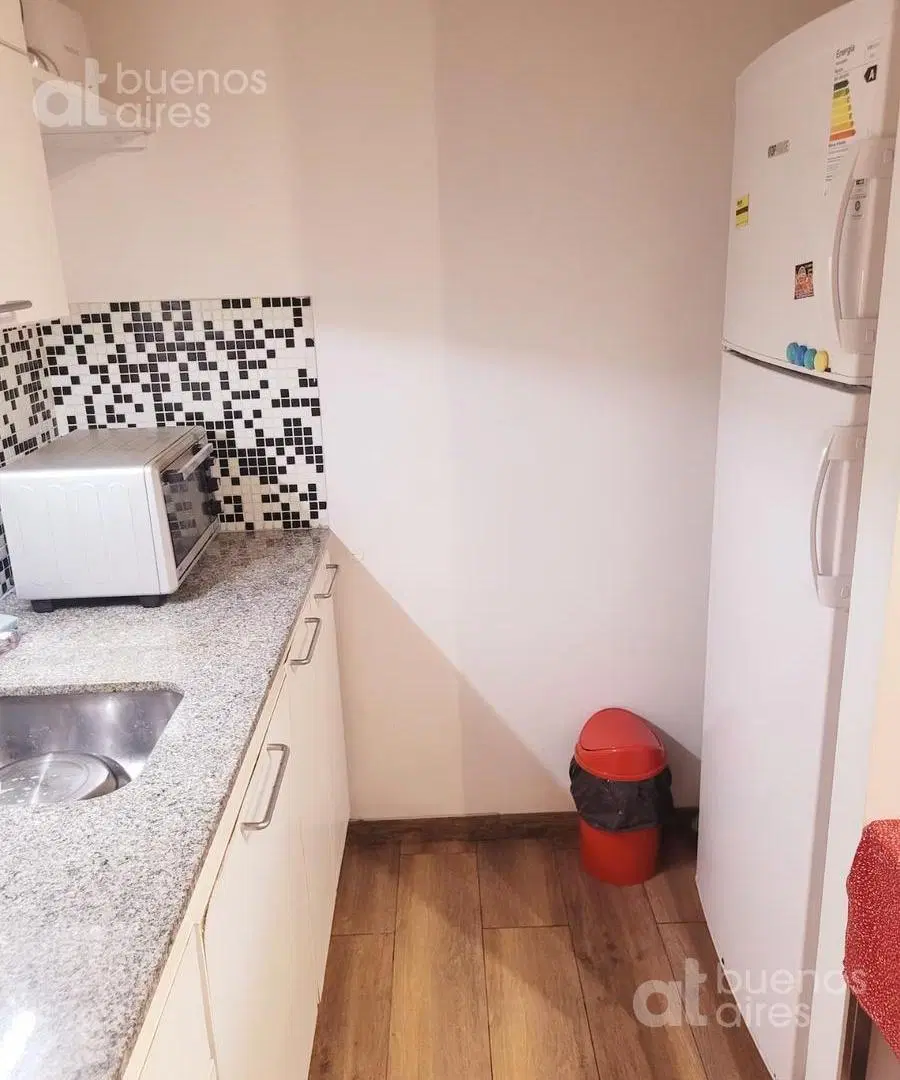 Monoambiente con balcón y amenities en alquiler temporario en Monserrat 5