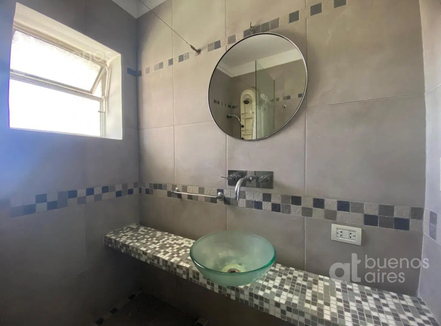Departamento dos ambientes con balcón y terraza con Parrila 8