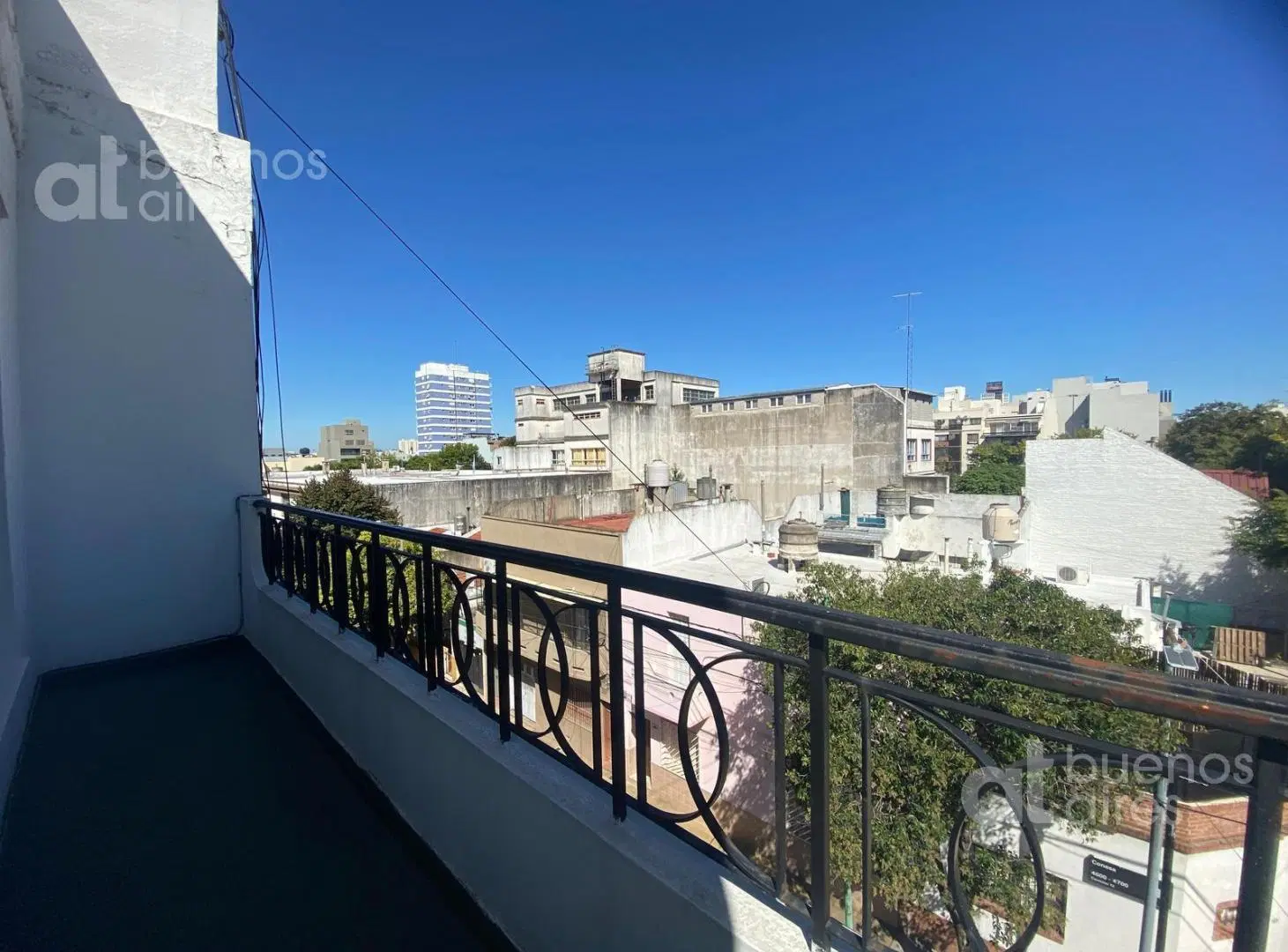 Departamento dos ambientes con balcón y terraza con Parrila 4