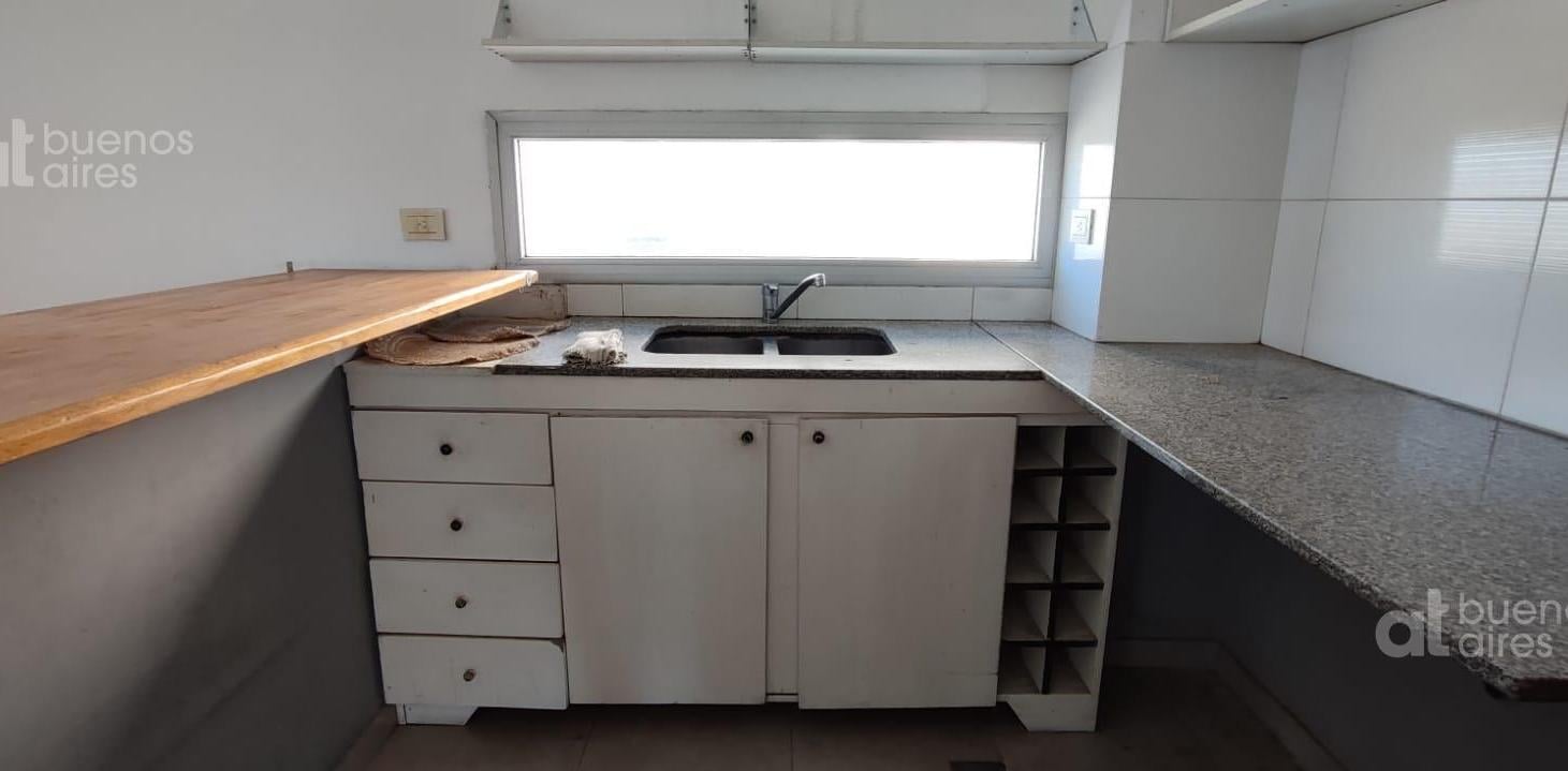 Foto de Departamento de 4 ambientes con balcón en alquiler - Avellaneda, imagen 2