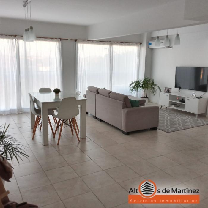 Excelente departamento de tres ambientes en Av., Centenario