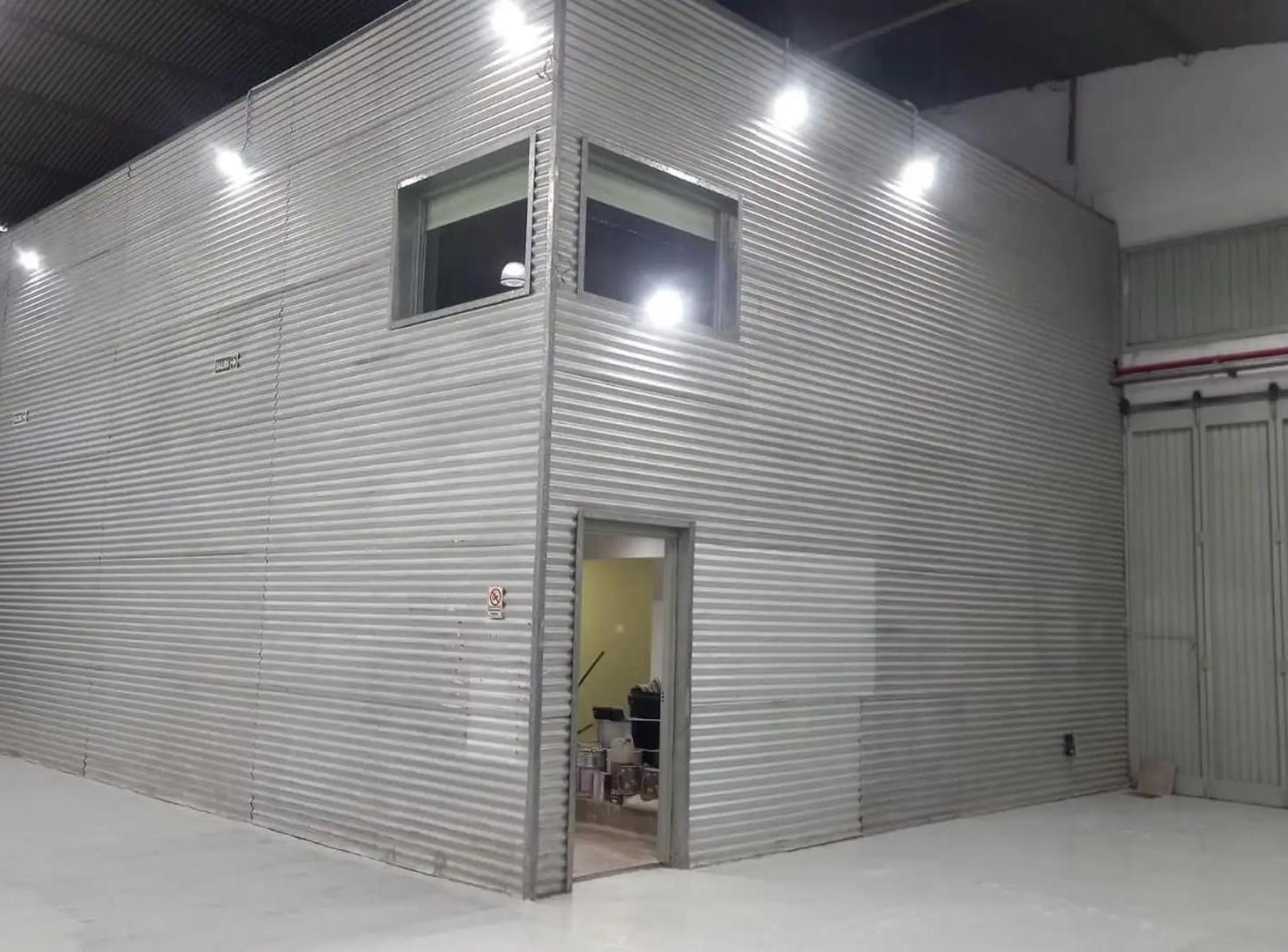 Foto de Alquiler de Excelente Galpón / Local Comercial con planta libre en, imagen 5