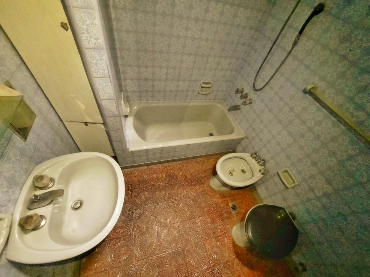 Foto de VENTA GALPON/DEPOSITO CON VIVIENDA 320 M2 VALENTIN ALSINA, imagen 4