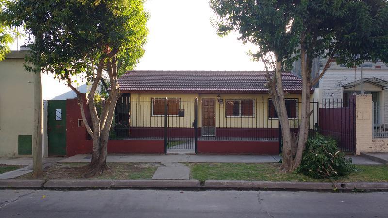 VENTA CASA   3 AMB  270 M2 COCHERA PATIO TURDERA