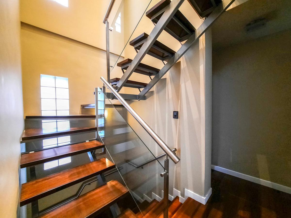 VENTA CASA 5 AMB 225 M2 LANUS
