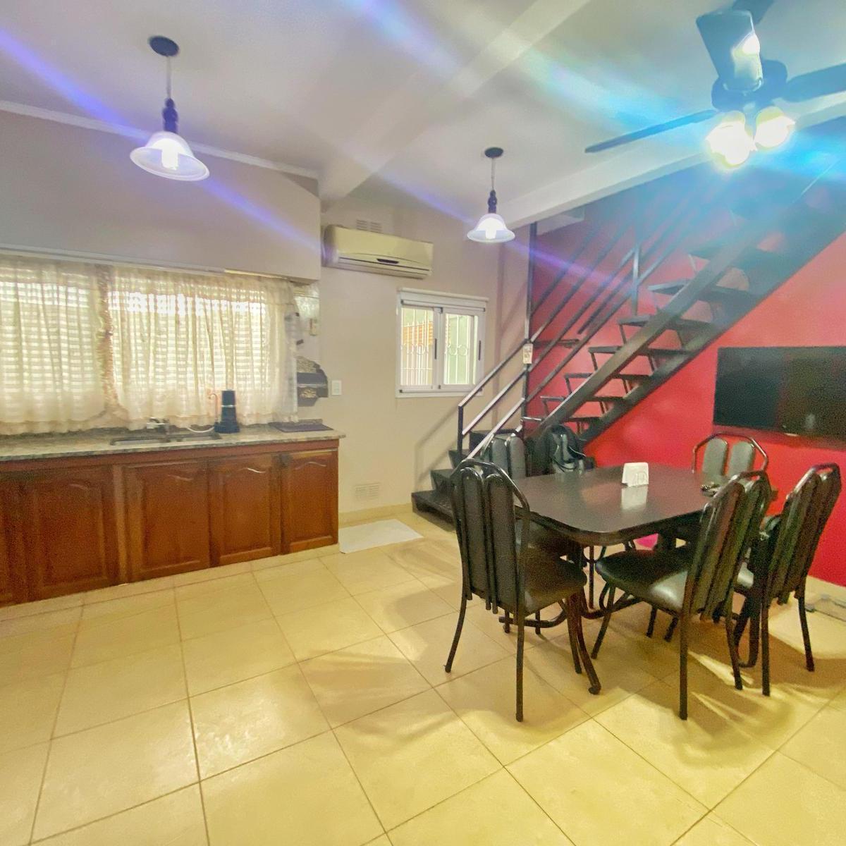 Venta Casa en Block 3 Deptos 6 Amb 151 m² Lanus Oeste 2