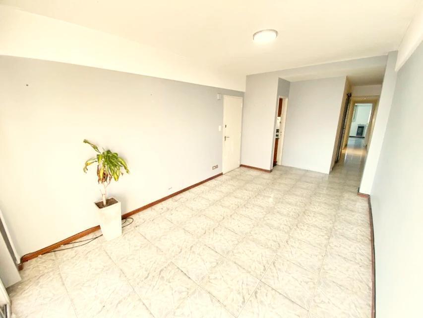 Foto de VENTA DEPARTAMENTO 3 AMBIENTES 55 M2 COCHERA LANUS ESTE, imagen 3