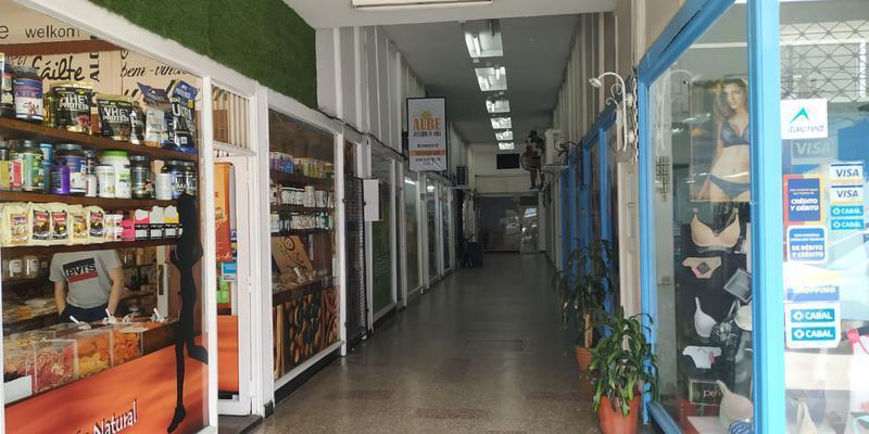Foto de VENTA LOCAL DOBLE 35 M2 GALERIA BOULEVARD VALENTIN ALSINA LANUS, imagen 5
