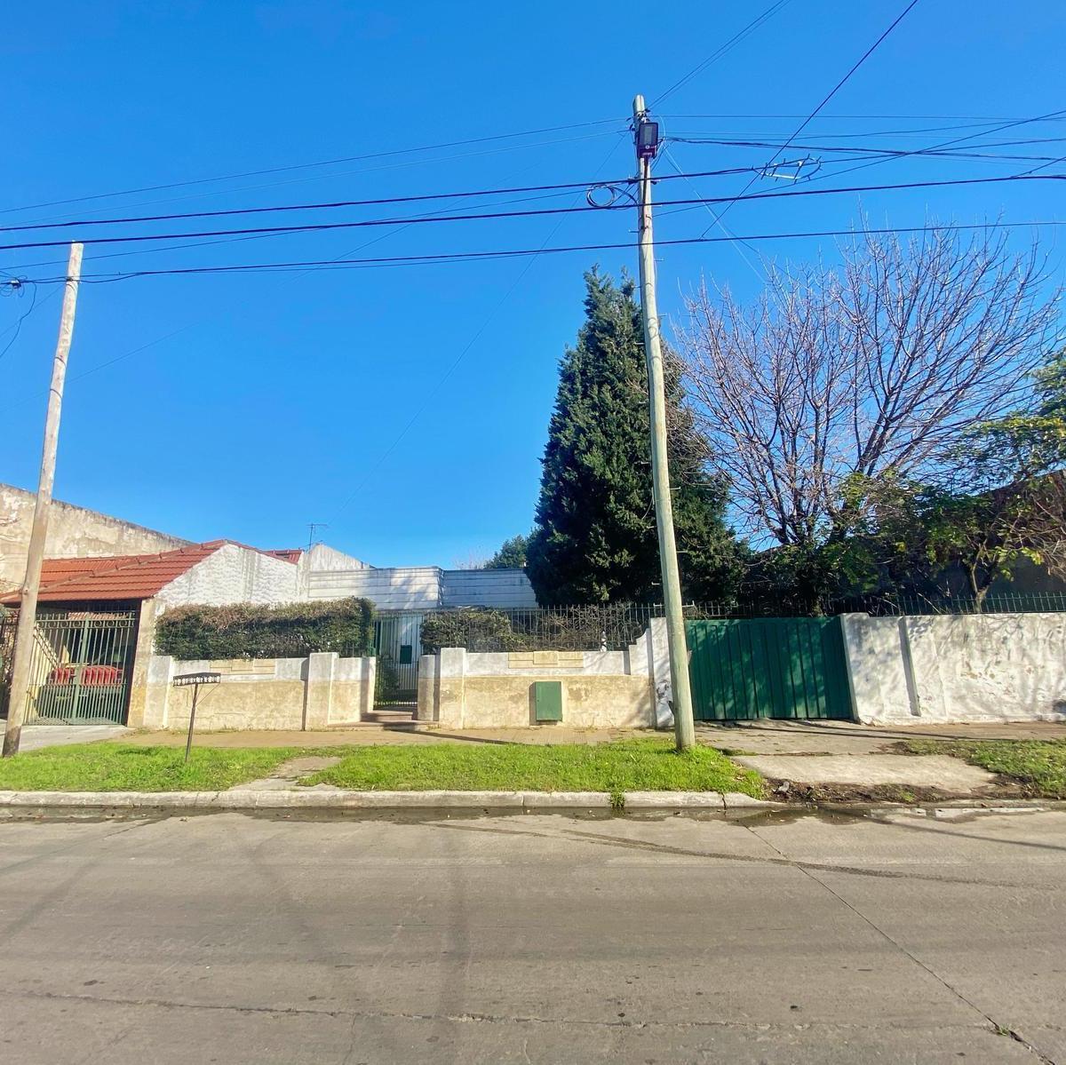 Venta Casa 570 m² Valentin Alsina Lanus Oeste Garage Jardín Terraza 5