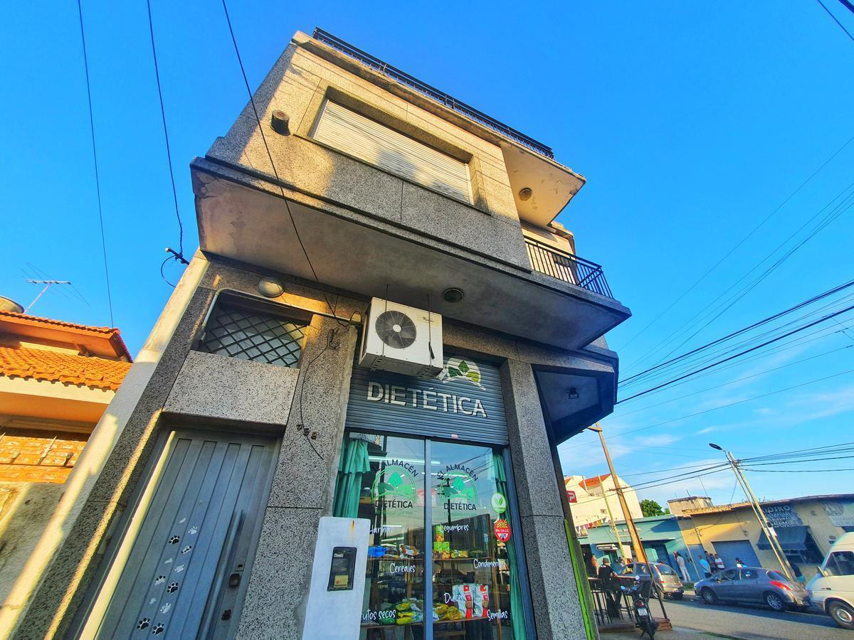 LOCAL CON CASA QUILMES