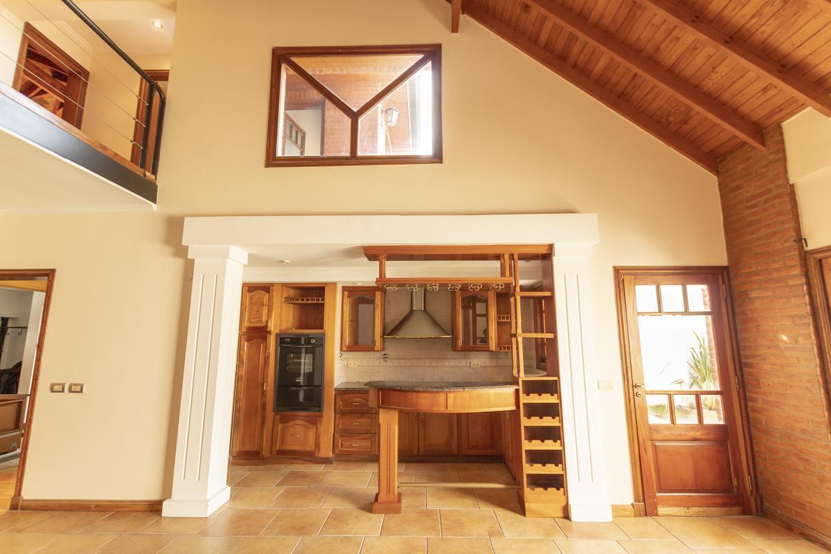 Venta Casa 240 m² Cochera Quincho Valentin Alsina Lanus 1