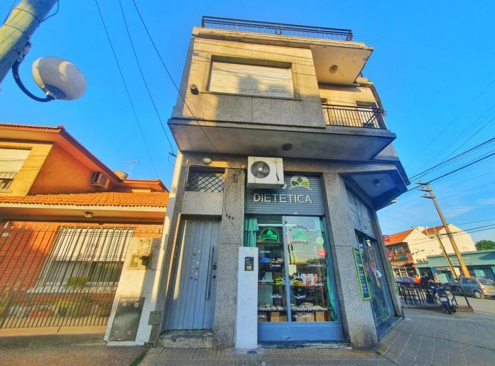 VENTA LOCAL CON CASA QUILMES 4