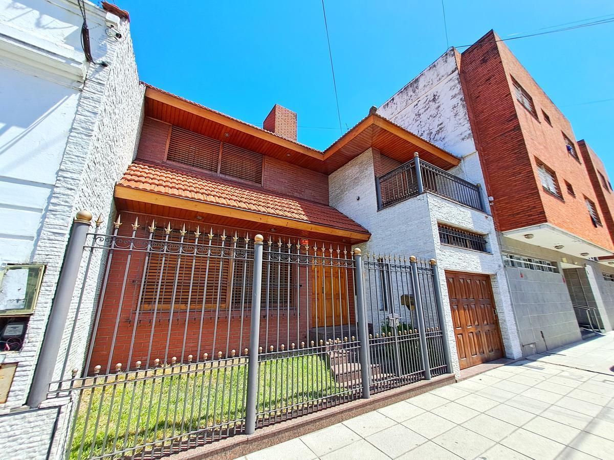 CASA 5 AMBIENTES 390 M2 GARAGE JARDÍN QUINCHO LANUS OESTE