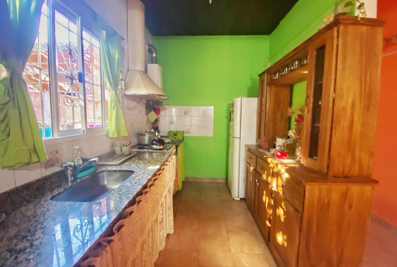 Foto de VENTA PH TIPO CASA VALENTIN ALSINA 4 AMBIENTES PATIO TERRAZA, imagen 2