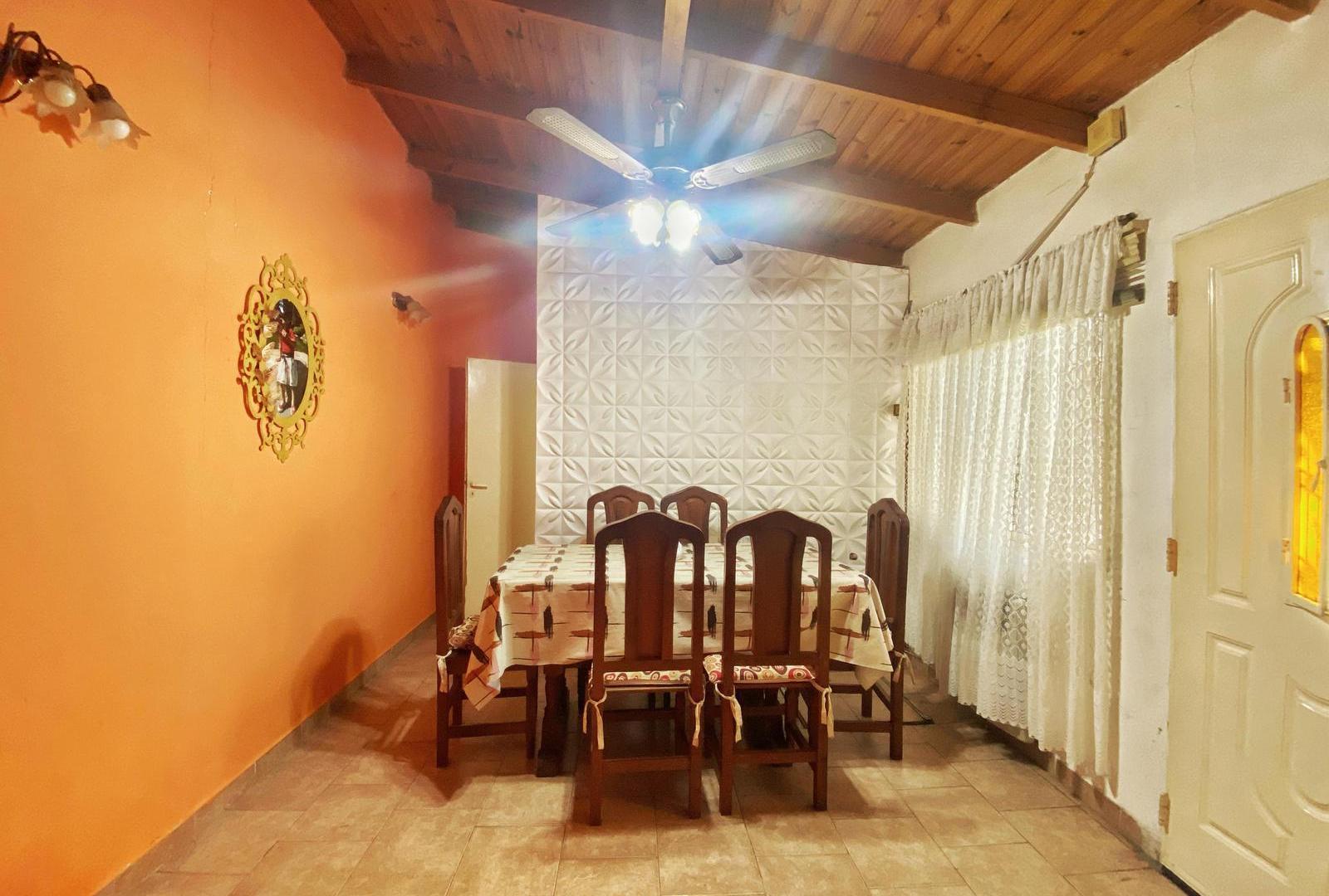 Foto de VENTA PH TIPO CASA VALENTIN ALSINA 4 AMBIENTES PATIO TERRAZA, imagen 1