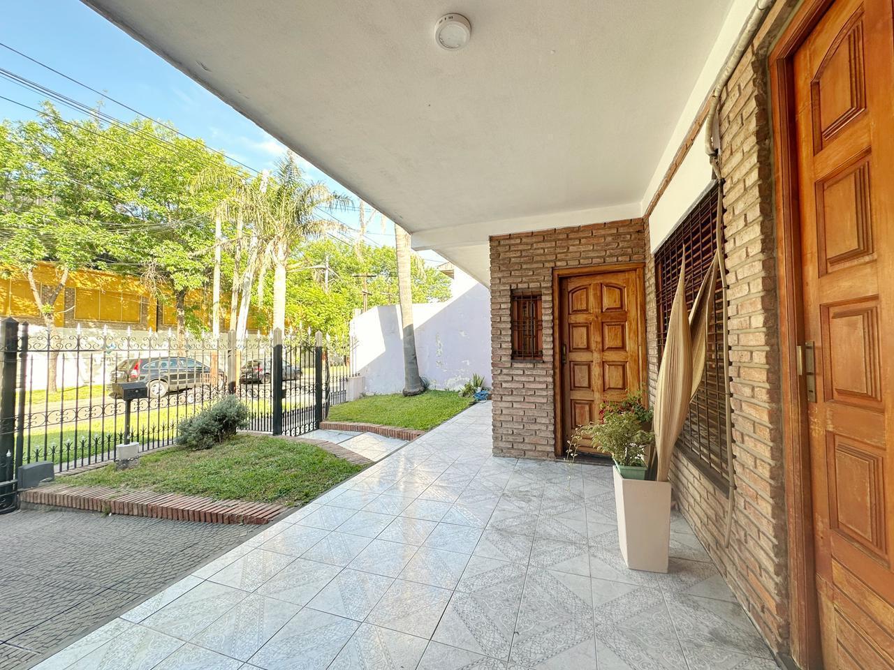 VENTA CASA 3 AMBIENTES JARDÍN COCHERA QUINCHO