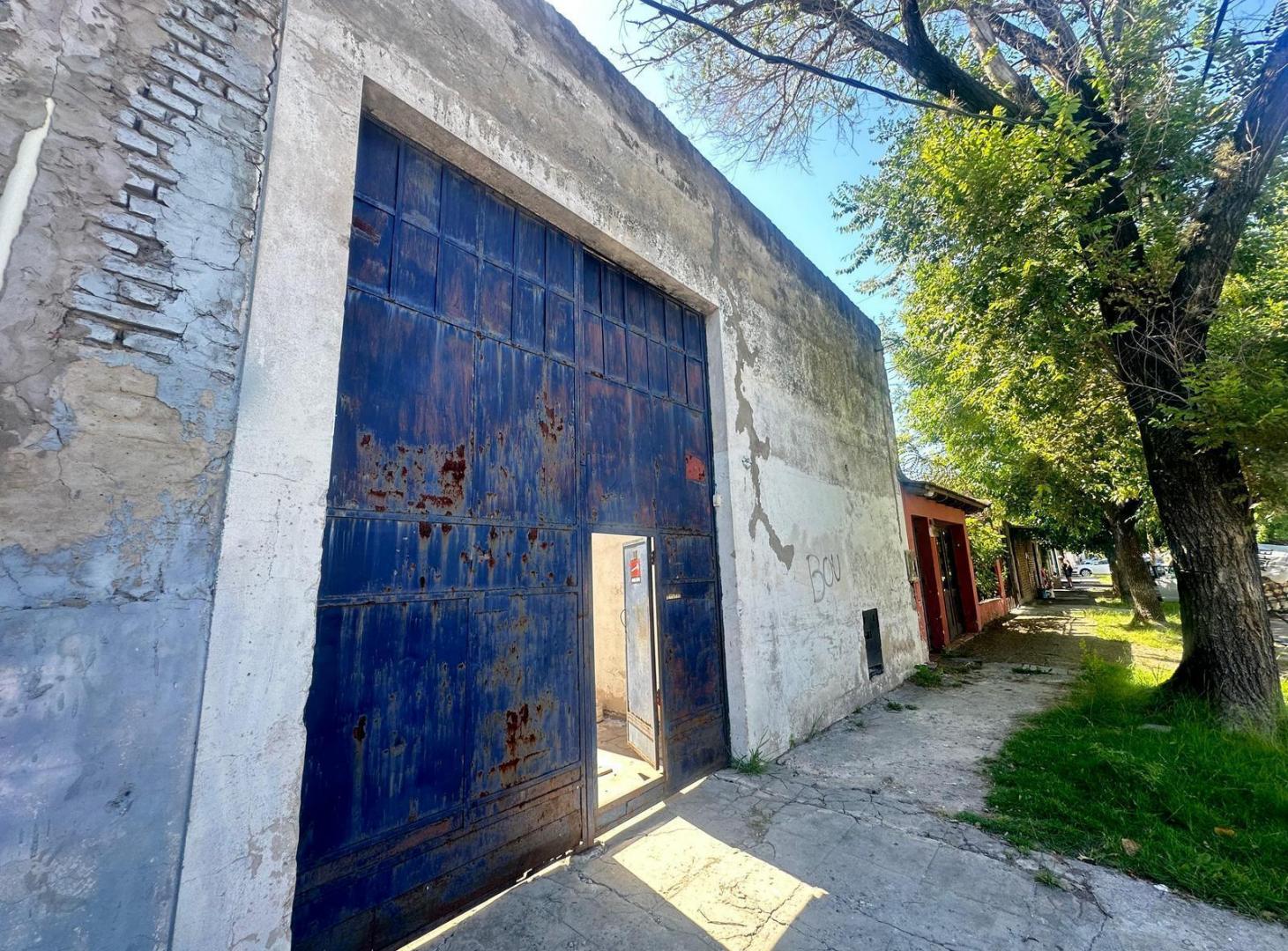 GALPÓN SEMICUBIERTO OFICINA BAÑO LANÚS OESTE