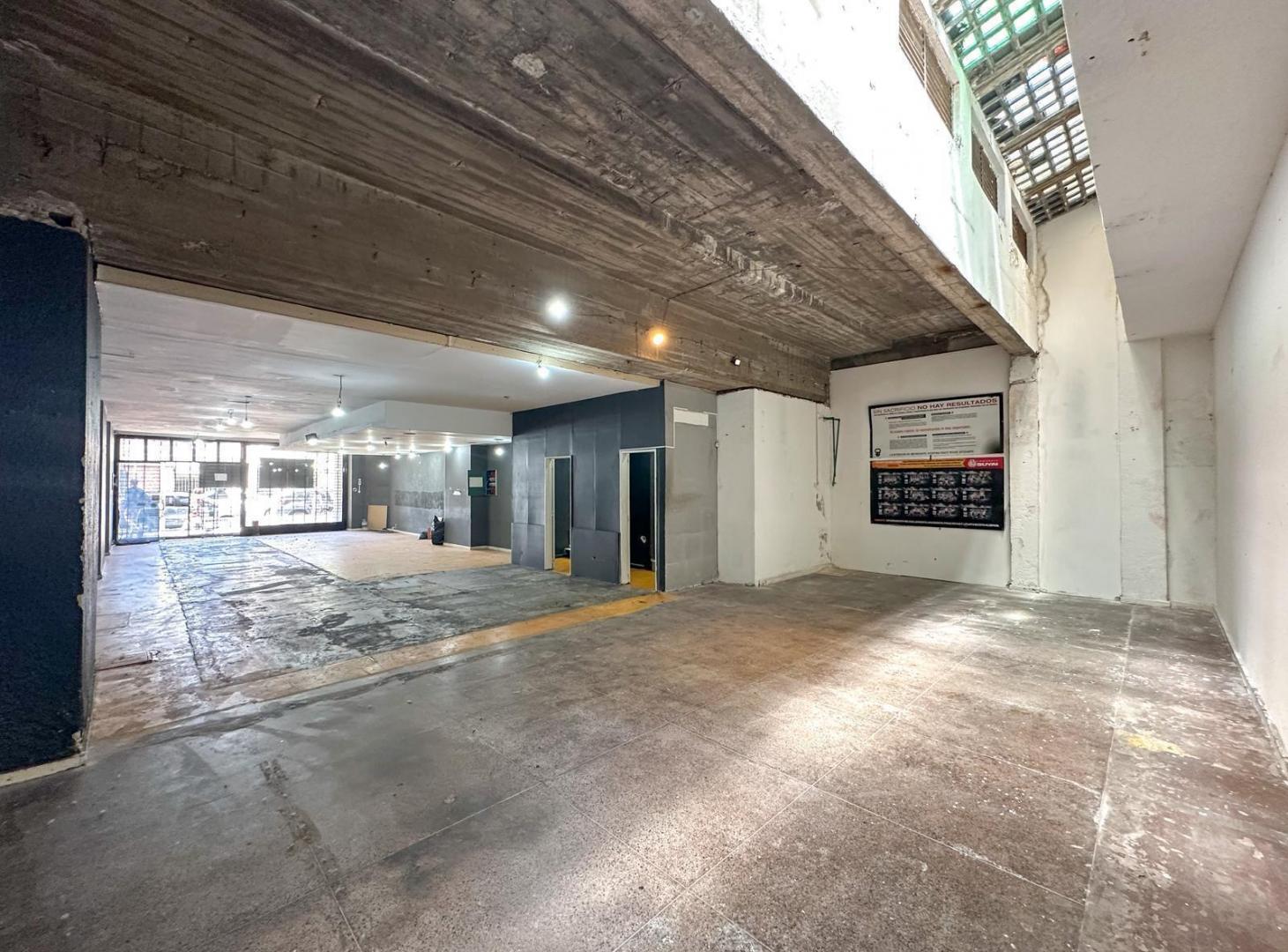 Foto de LOCAL 175 M2 LANUS OESTE, imagen 1